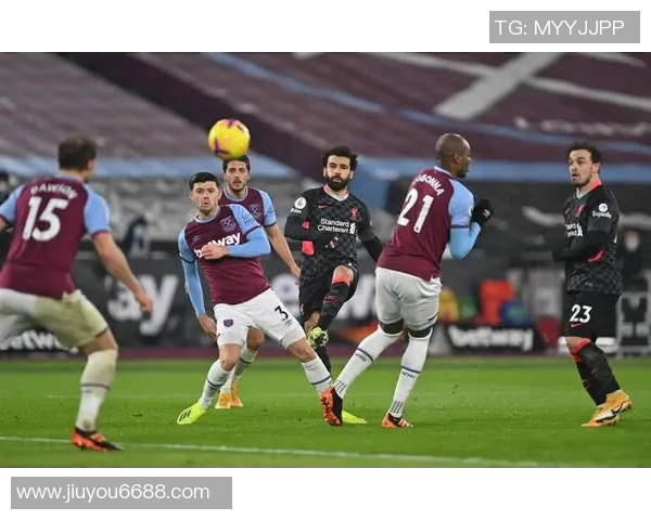 英超足球热议成都足球队近期状态引发的争议与讨论 英超足球热议成都足球队近期状态引发的争议与讨论